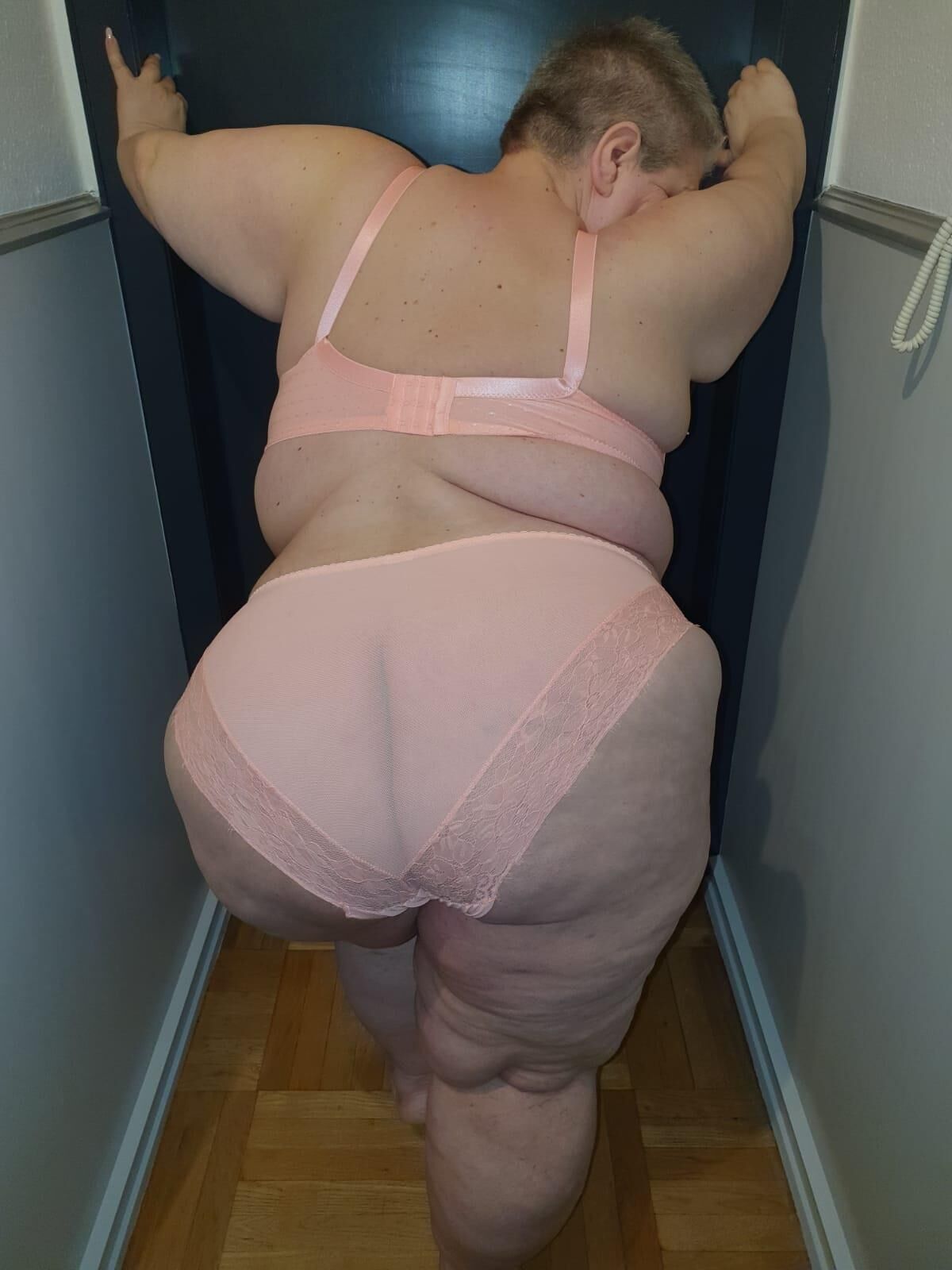  KG SSBBW fat slut shows proud her body