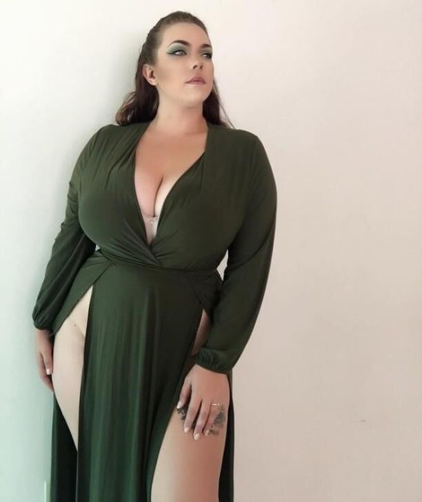 Ashleigh Dunn Clothes