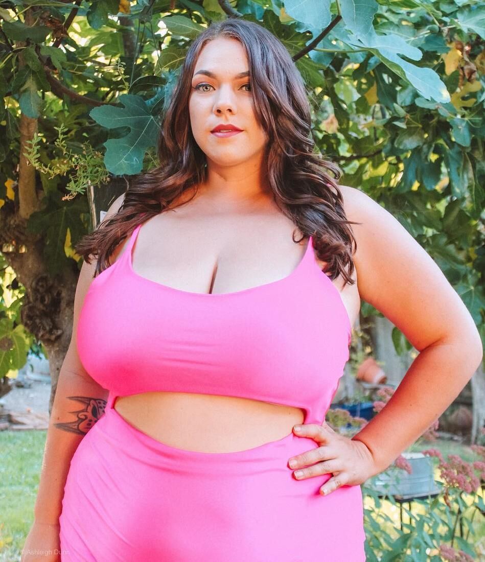 Ashleigh Dunn Clothes