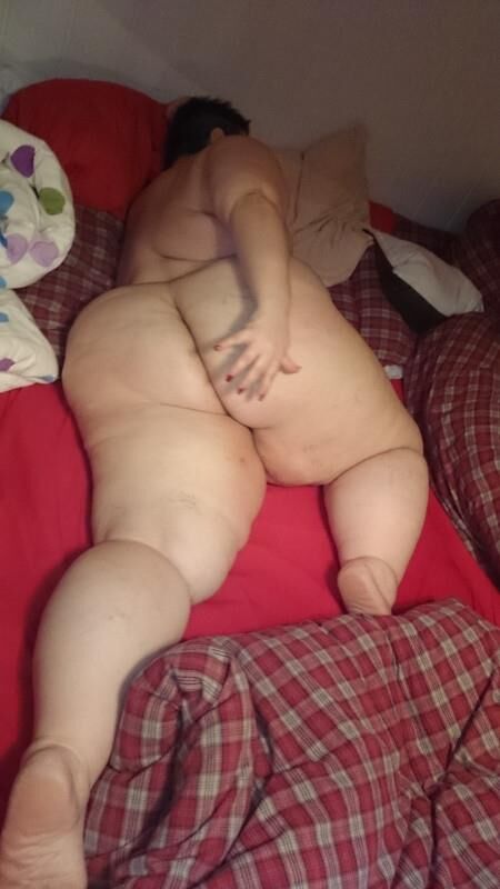 Fat german KG SSBBW fuckslut showing increddible body