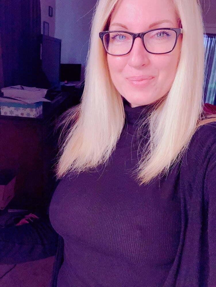 Pretty Blonde MILF