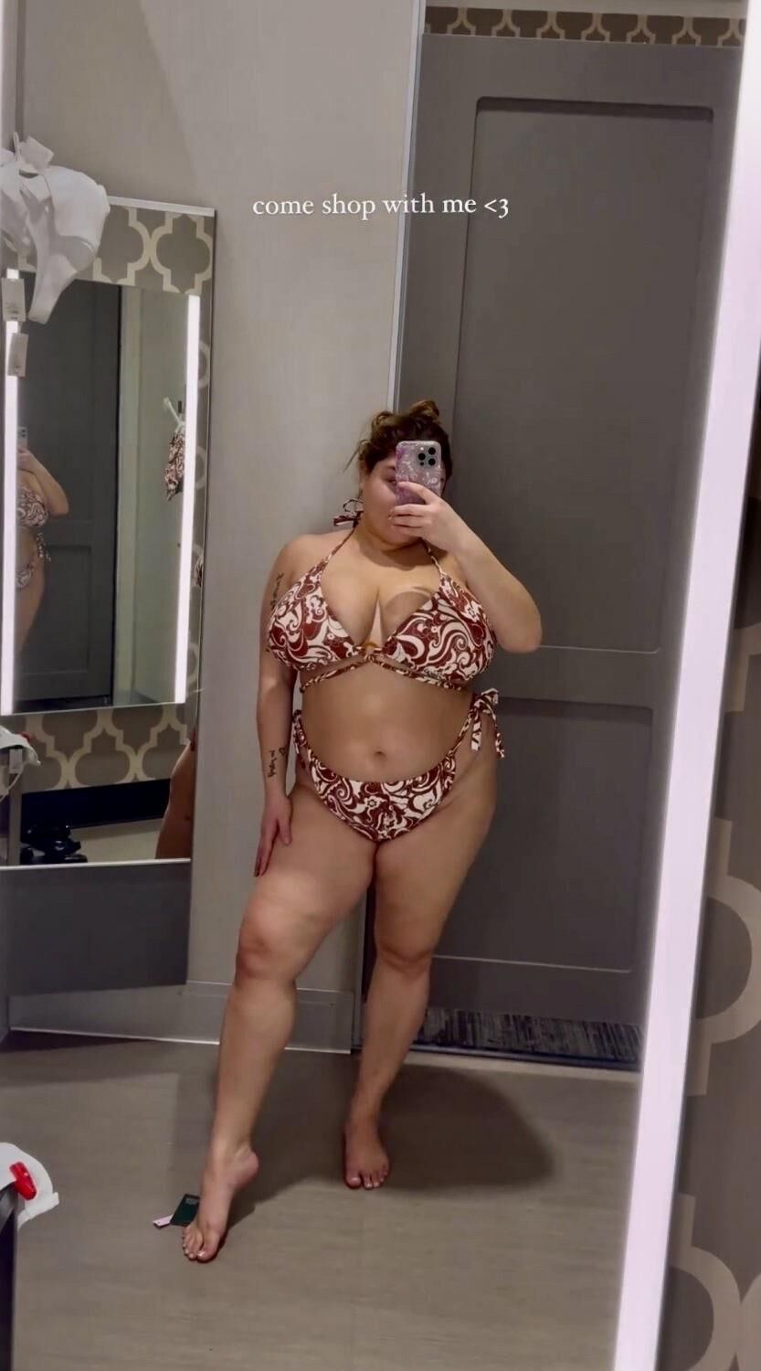 Iliana Huge Boobs Big Butt Beauty Youtuber Girl Mixed Hot Shots