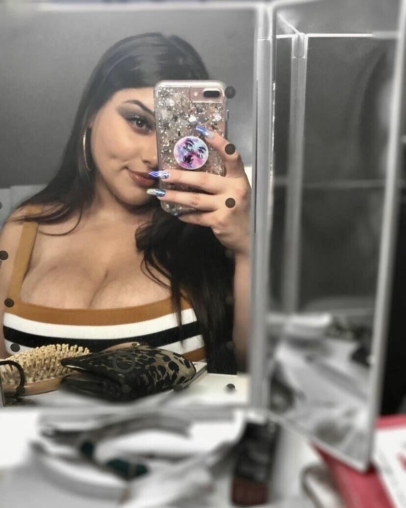 Iliana Huge Boobs Big Butt Beauty Youtuber Girl Mixed Hot Shots
