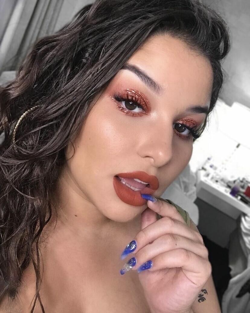 Iliana Huge Boobs Big Butt Beauty Youtuber Girl Mixed Hot Shots
