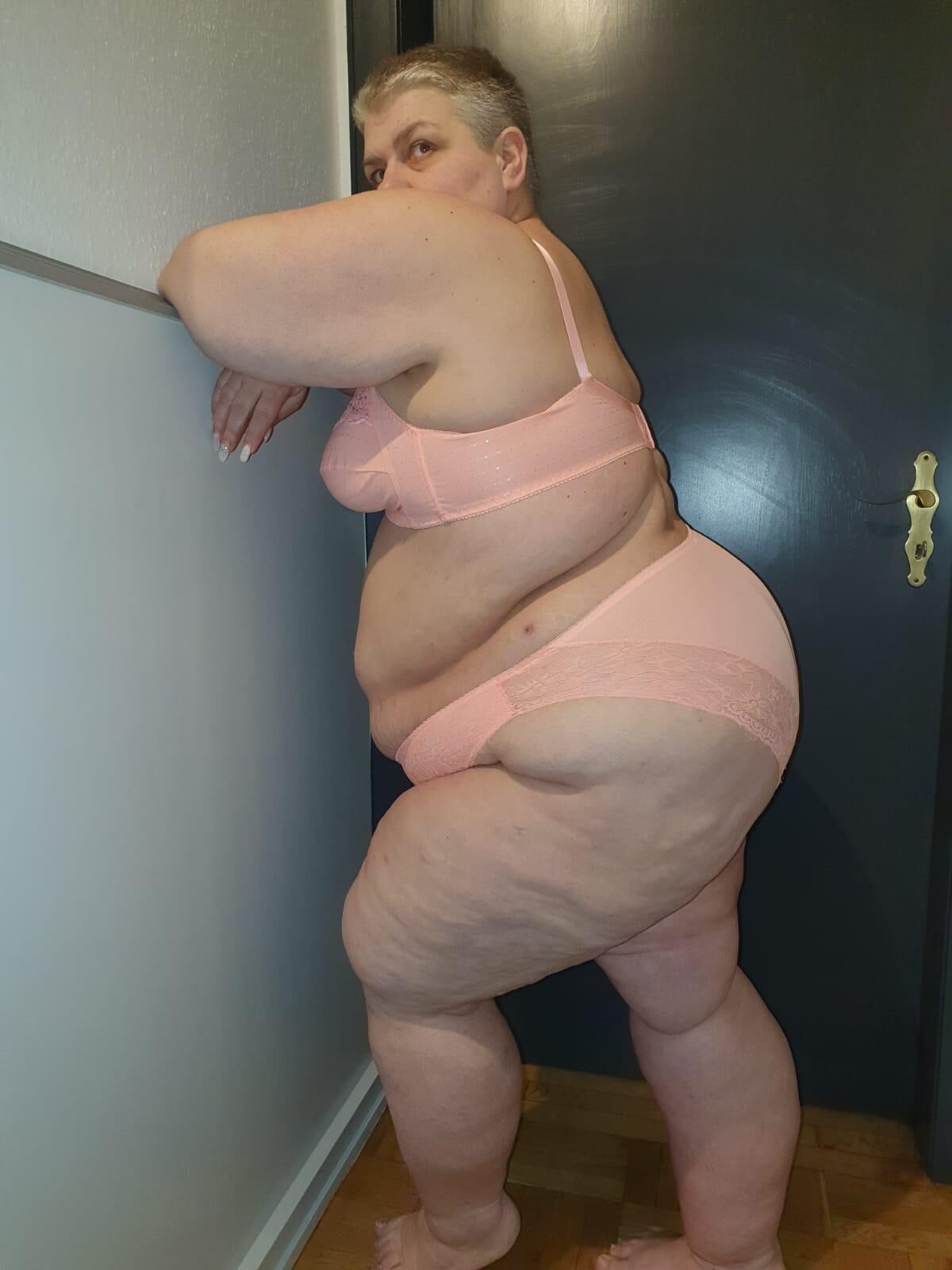 KG SSBBW fat slut shows proud her body