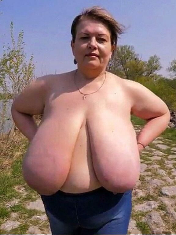 Ältere Damen mit schönen großen Busen