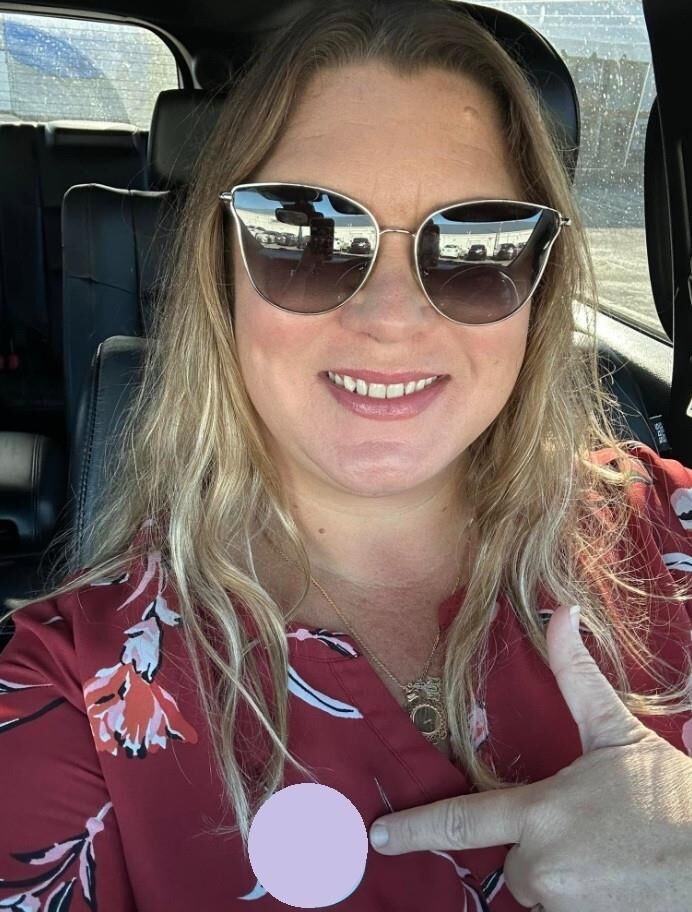 Fett BBW Blonde Frau, die Kleidung abgieß