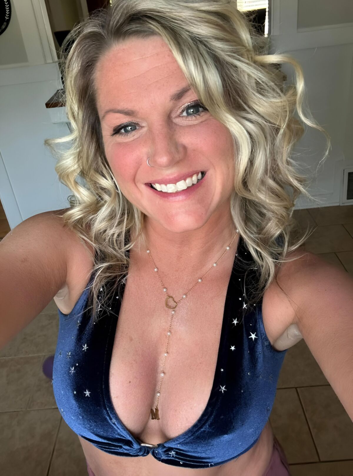 Beautiful Breasts Cleavage Teasing the titties 