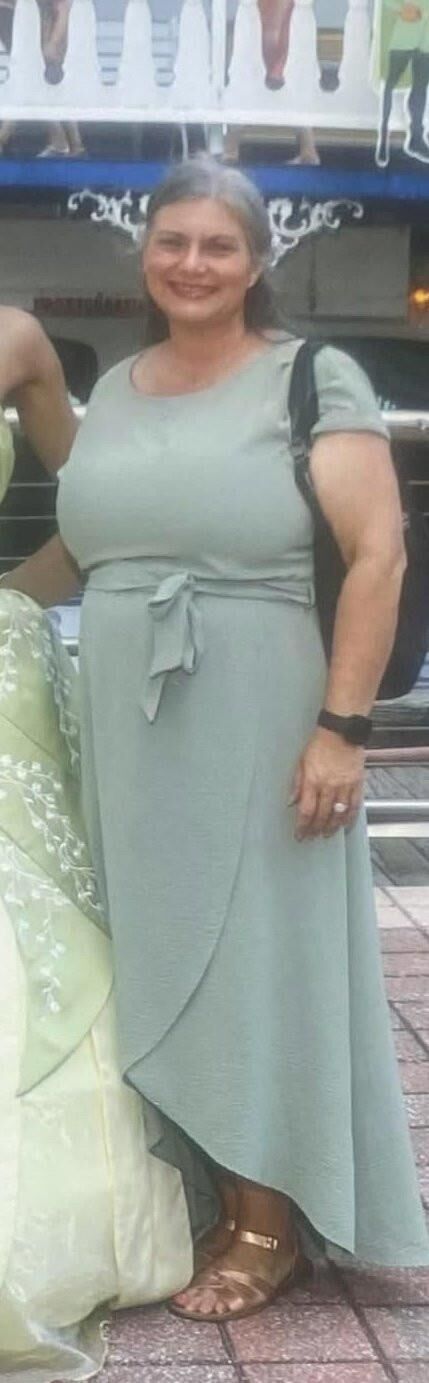  	Aimee flashes her very big titties at mardi gras