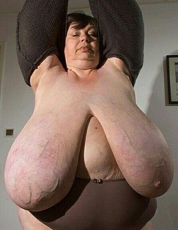 Ältere Damen mit schönen großen Busen