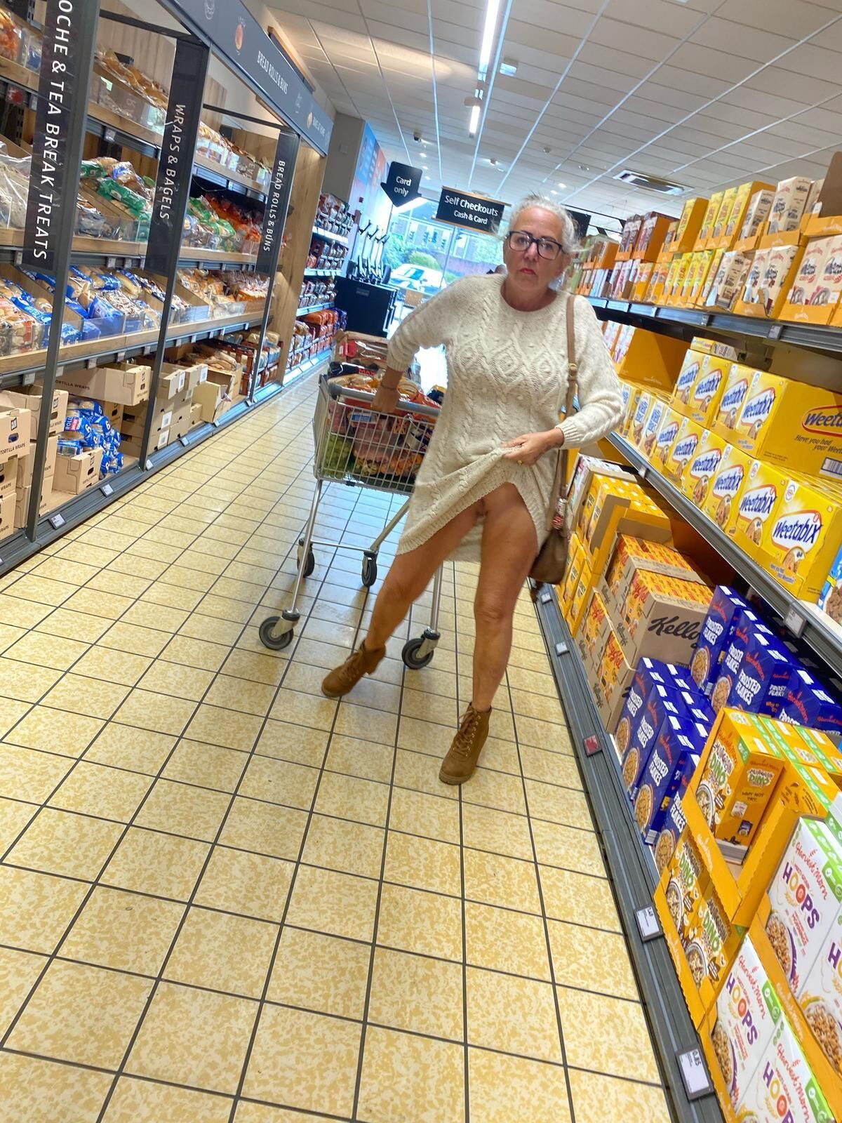Oma Hazel hat schöne Titten
