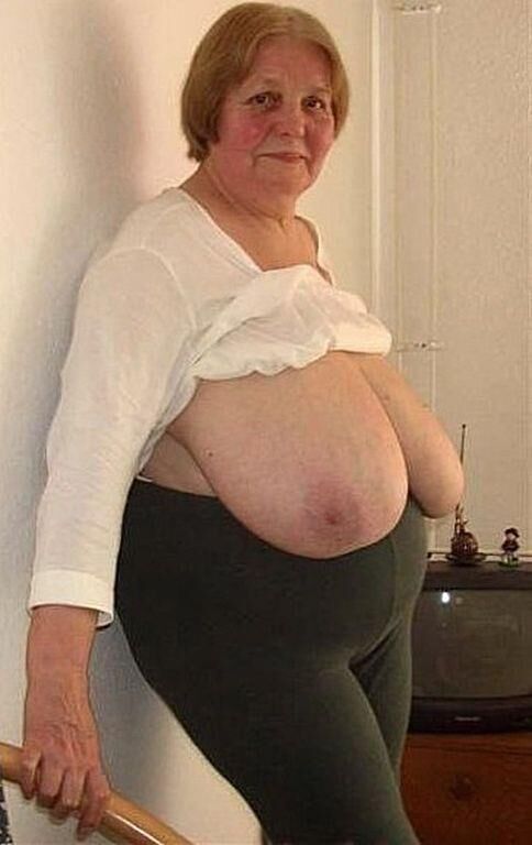 Ältere Damen mit schönen großen Busen