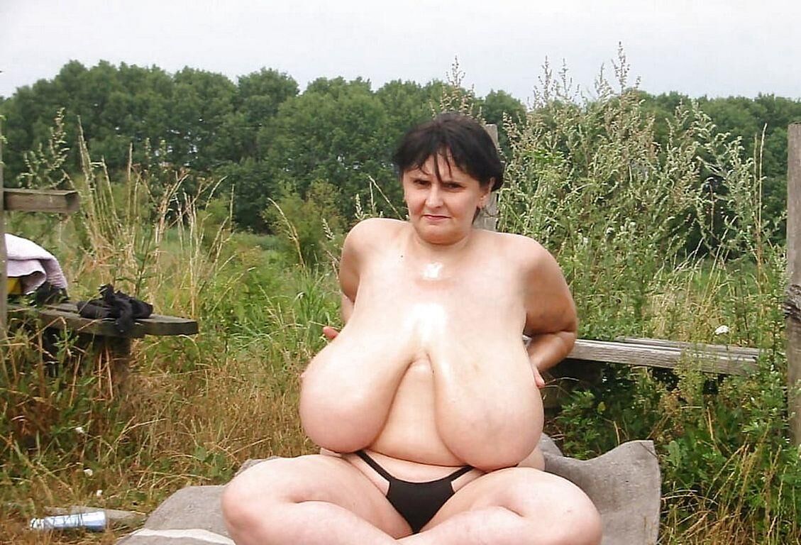 Ältere Damen mit schönen großen Busen