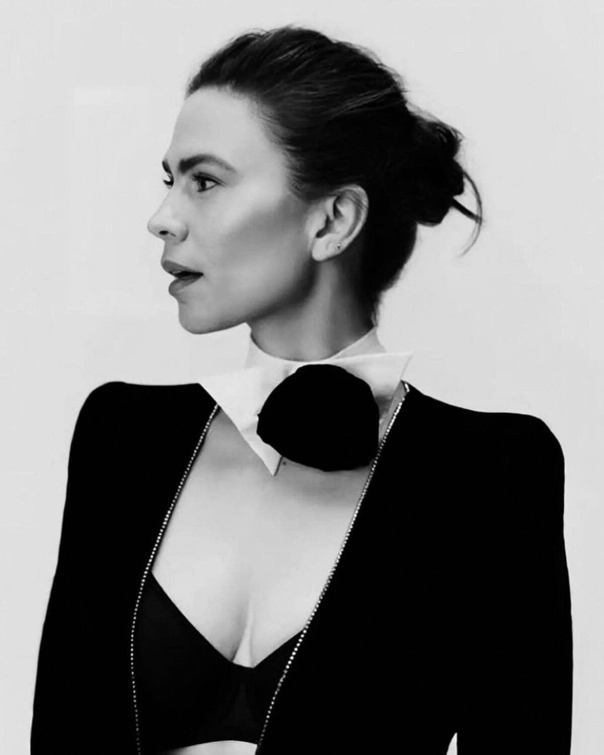 Hayley Atwell Black BH Fotoshooting