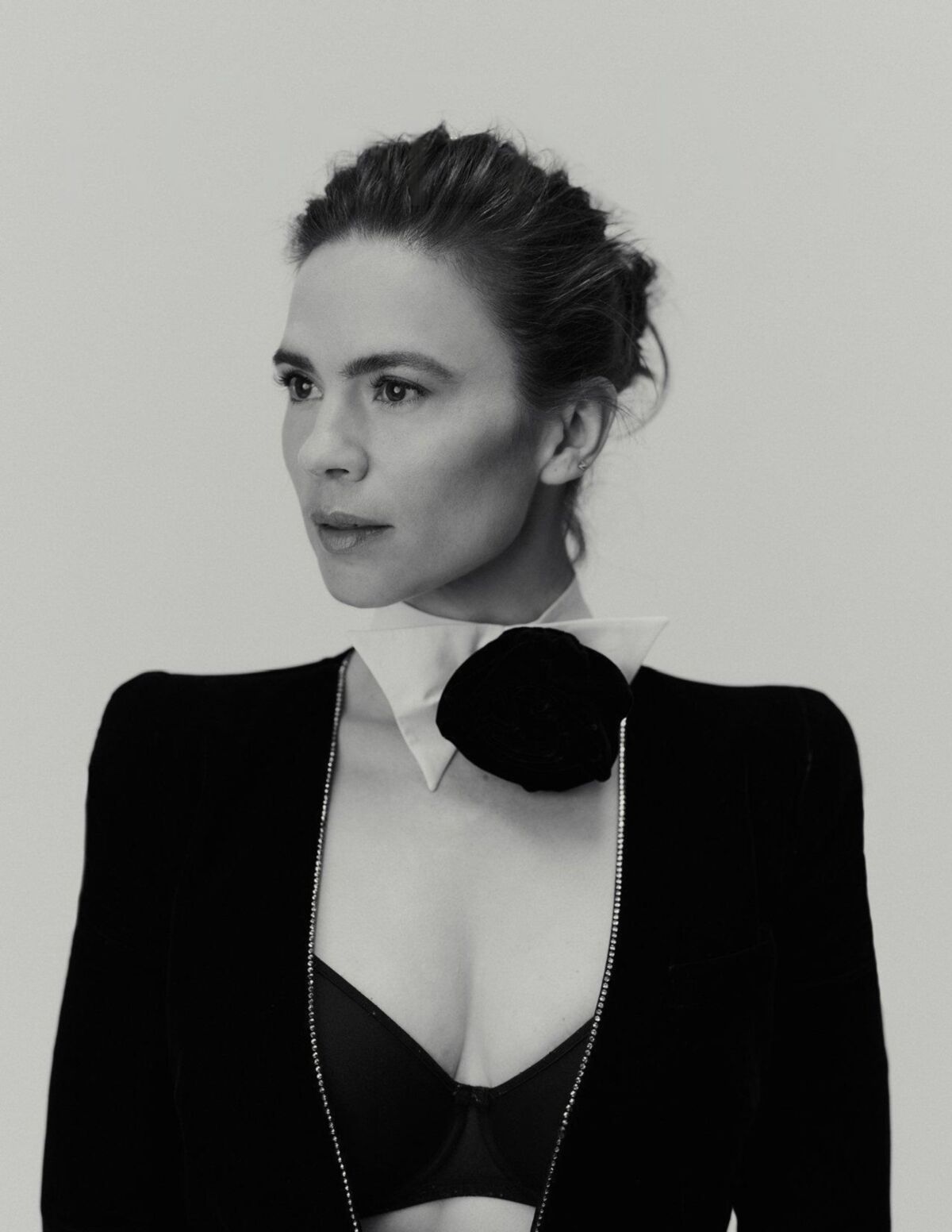 Hayley Atwell Black BH Fotoshooting