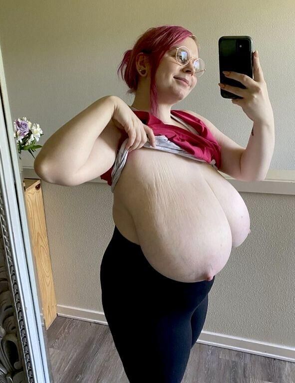 Ältere Damen mit schönen großen Busen