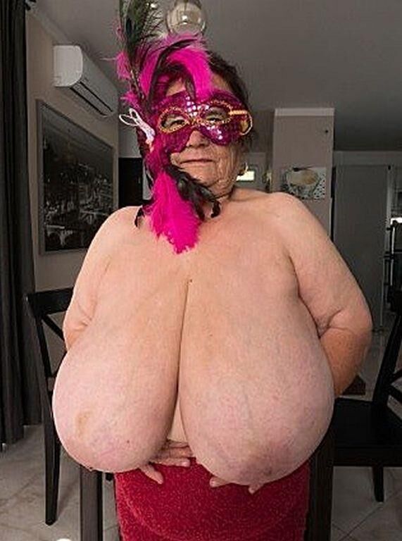 Ältere Damen mit schönen großen Busen