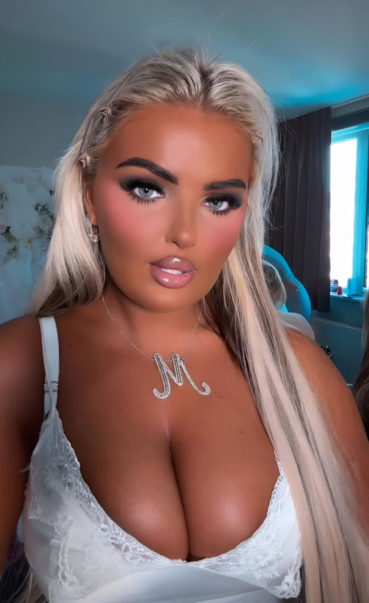 Bimbos Chav Hündinnen, um unsere vollen Kugeln so schnell zu streicheln und abzulassen