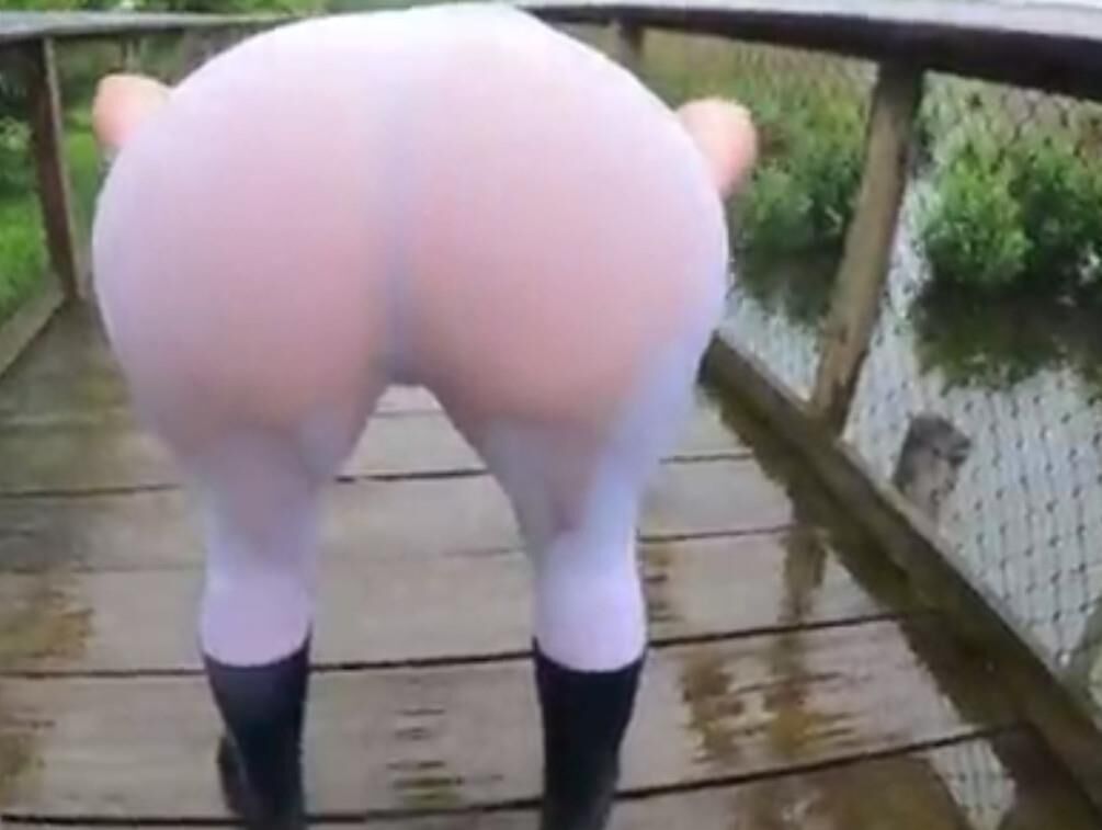 La Femme de Notre Pote Aime L Eau