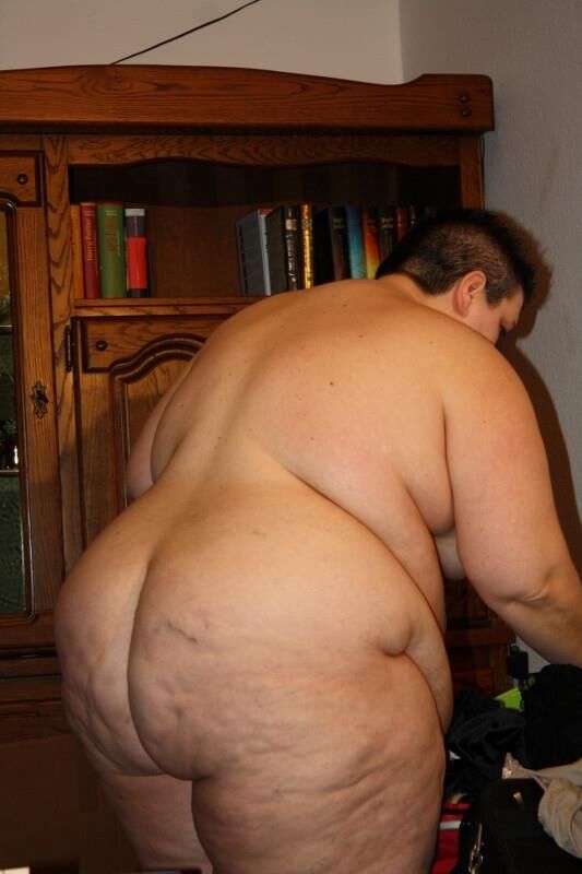 ランジェリーの脂肪とかなりドイツ語のSSBBW主婦