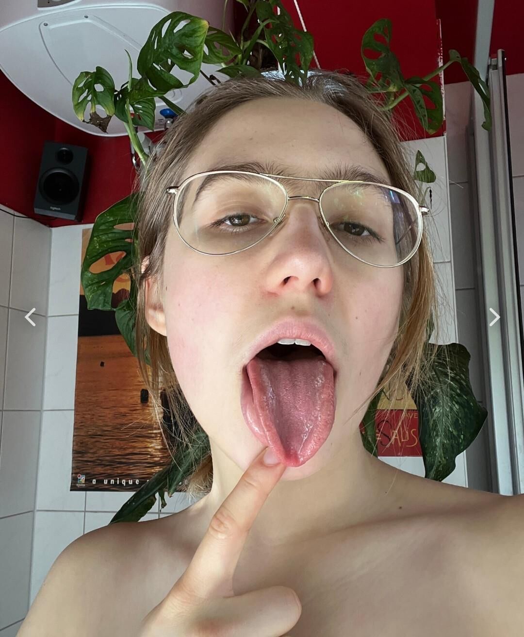 Haarige Muschi Blonde schlaffe Titten Lucie
