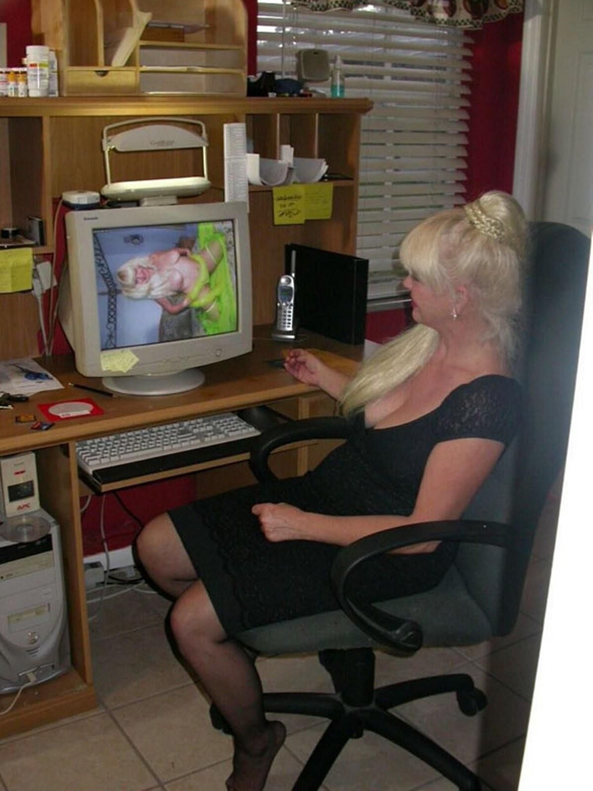 Linda Starr köstliche reife vollbusige Blondine enthüllt ihre heißen Melonen