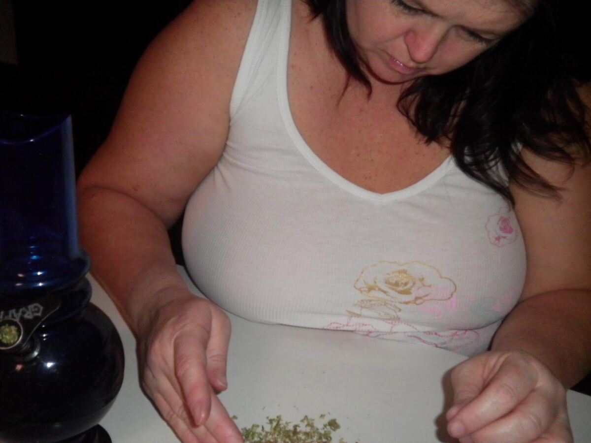 Plump MILF Smoking Hot 
