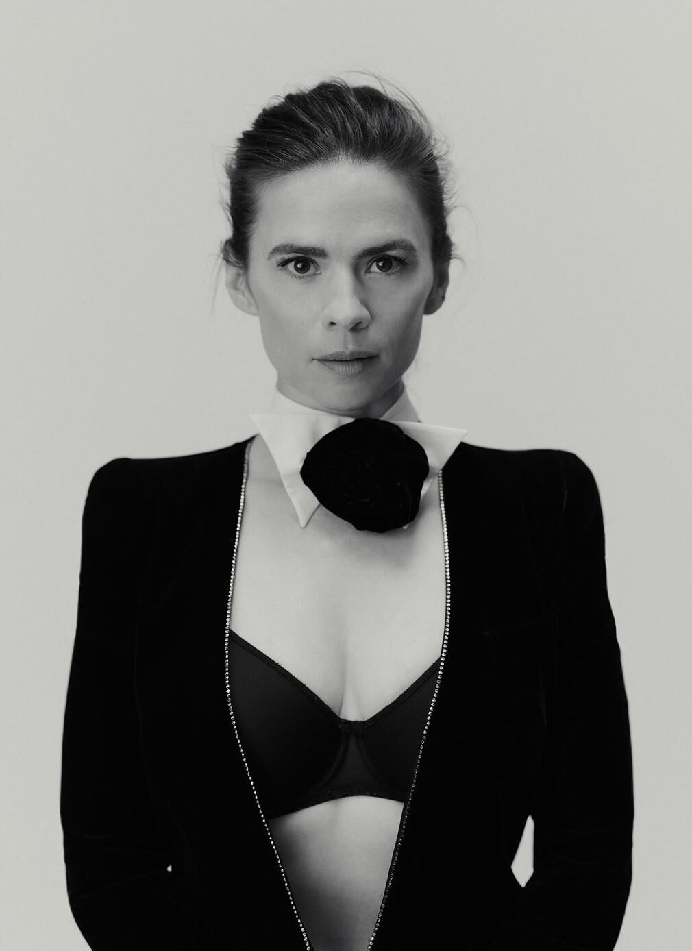 Hayley Atwell Black BH Fotoshooting