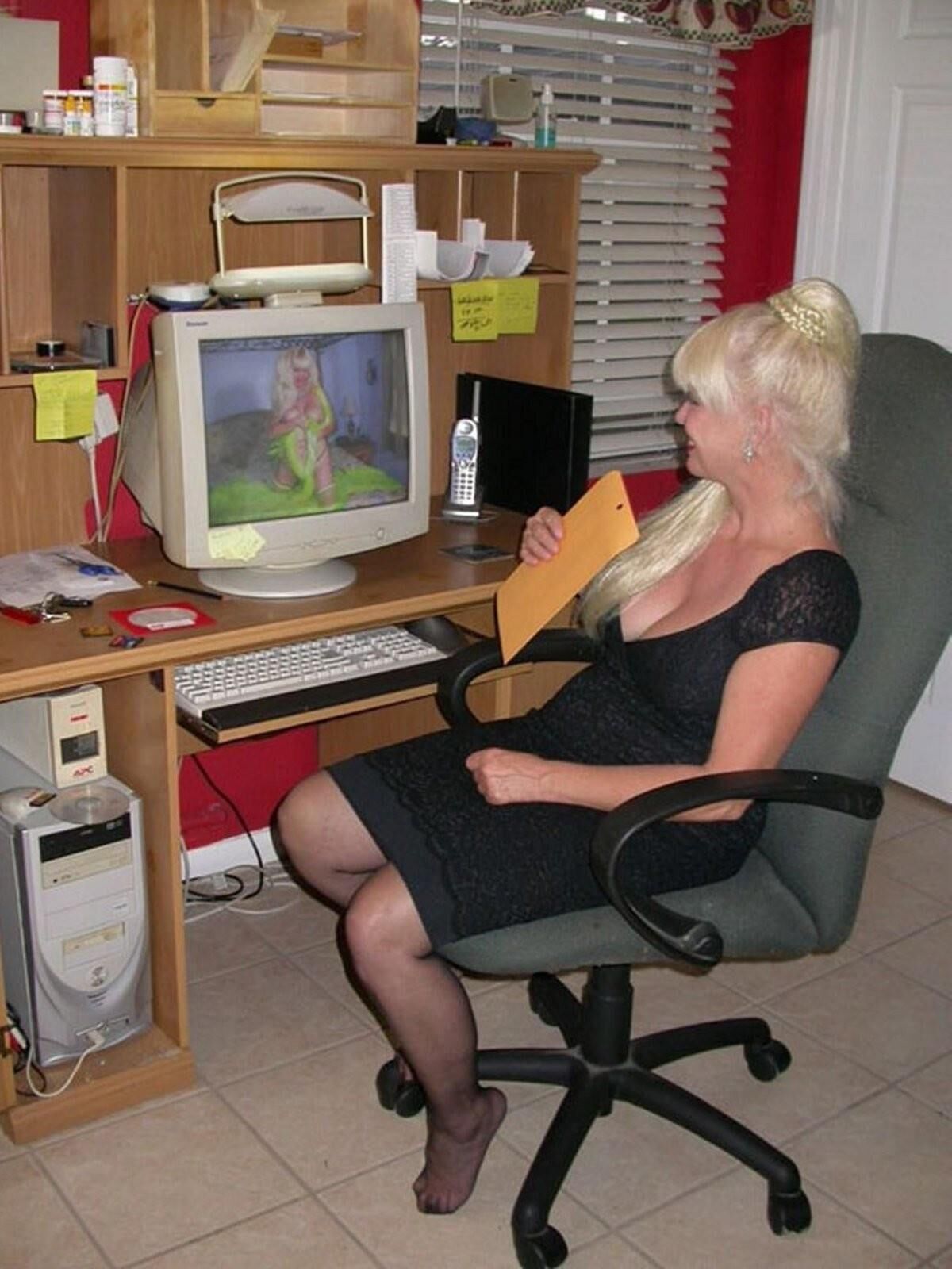 Linda Starr köstliche reife vollbusige Blondine enthüllt ihre heißen Melonen