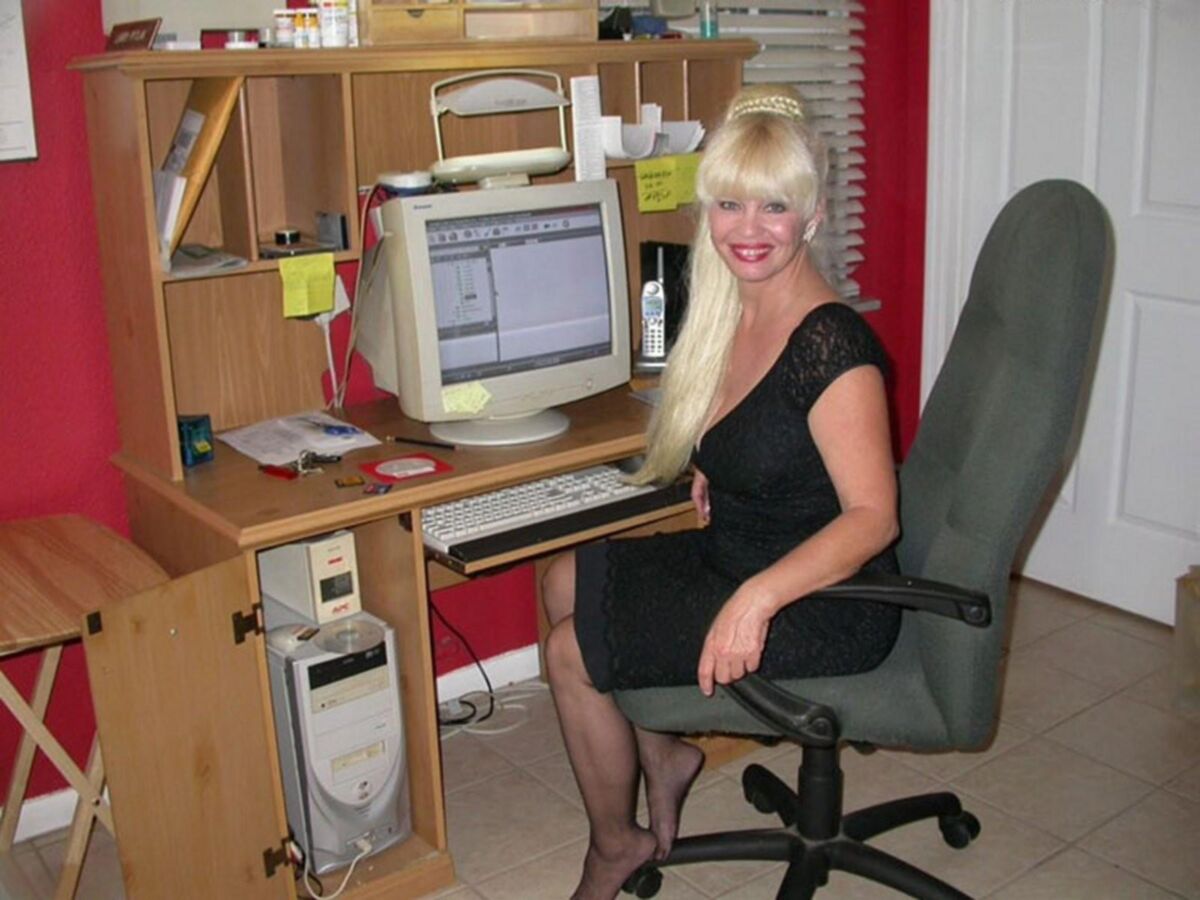 Linda Starr köstliche reife vollbusige Blondine enthüllt ihre heißen Melonen