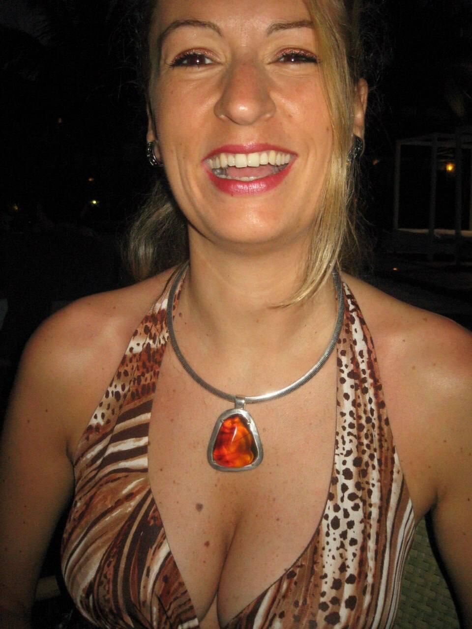 Caroline geile französische Milf Schlampe große Titten