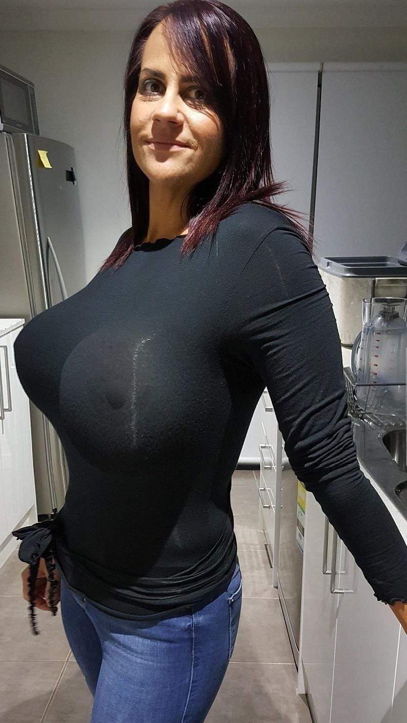 Beautiful Breasts Cleavage Teasing the titties 