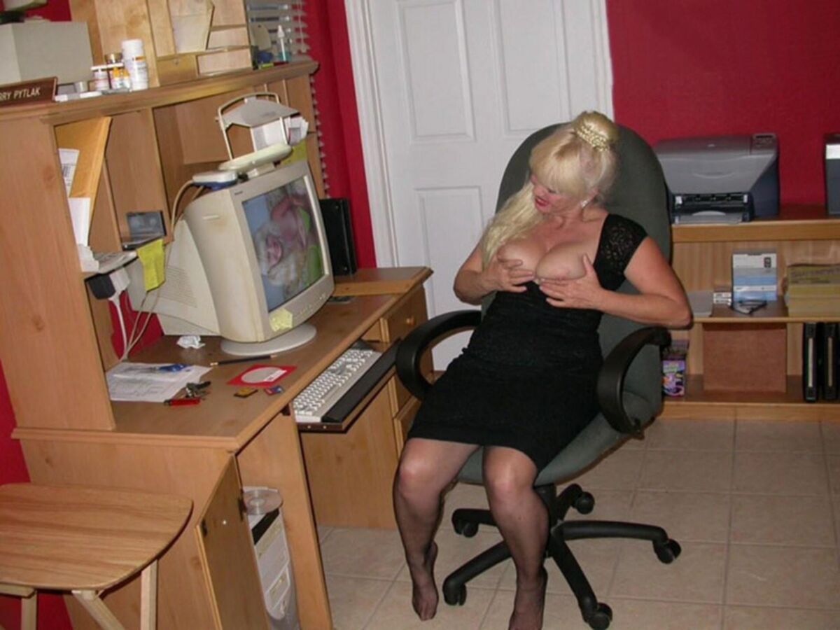 Linda Starr köstliche reife vollbusige Blondine enthüllt ihre heißen Melonen