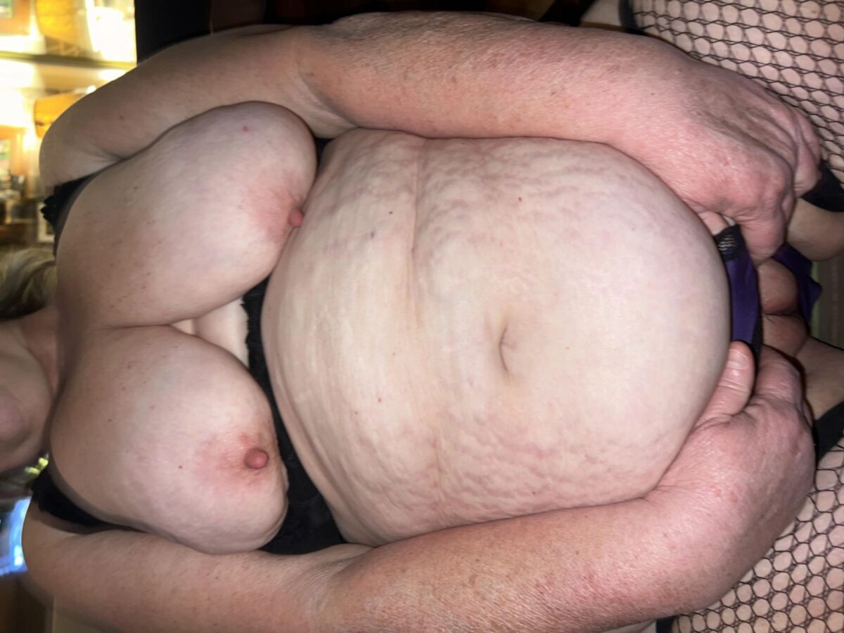Mehr von den großen Titten und Bauch meiner BBW -Frau meiner Frau