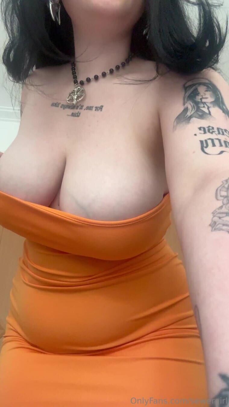 Sealgerirl (auch bekannt als Big Tiddie Goth GF)