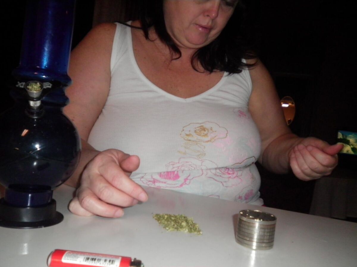 Plump MILF Smoking Hot 
