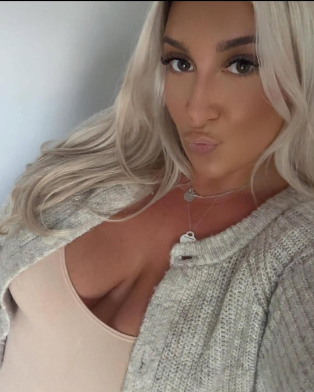 HOT CHUNKY SLUT