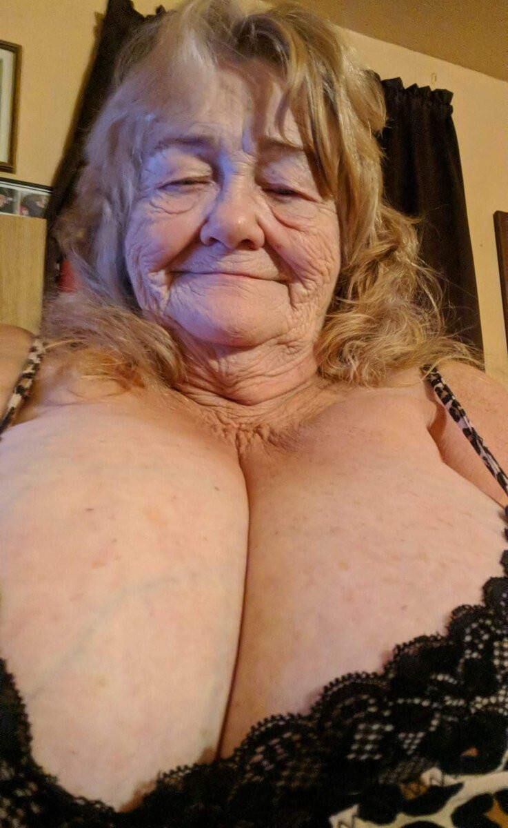 Titts in bra 
