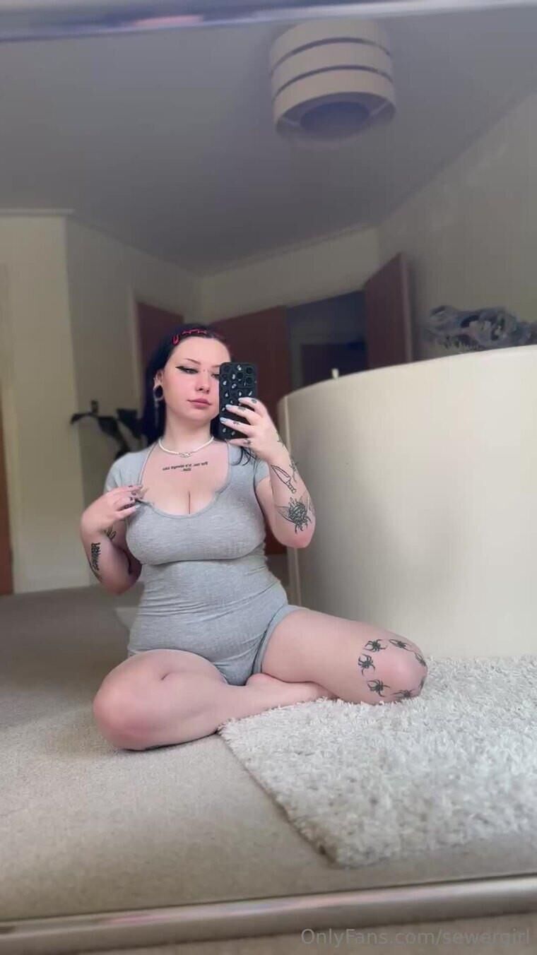 Sealgerirl (auch bekannt als Big Tiddie Goth GF)
