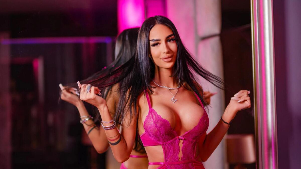 Kimnatty in Pink