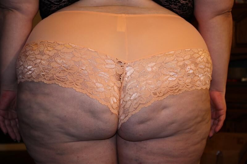ランジェリーの脂肪とかなりドイツ語のSSBBW主婦