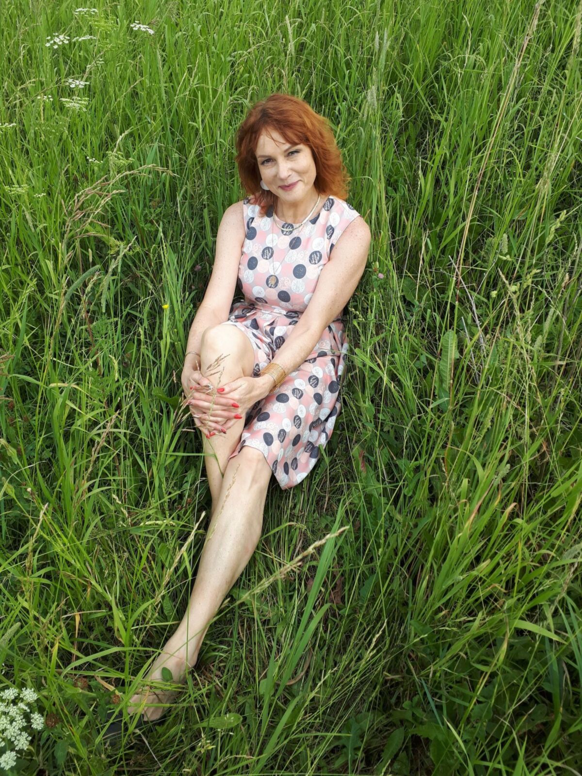 ロシアのリアザン出身の巨乳の成熟したスヴェトラーナ