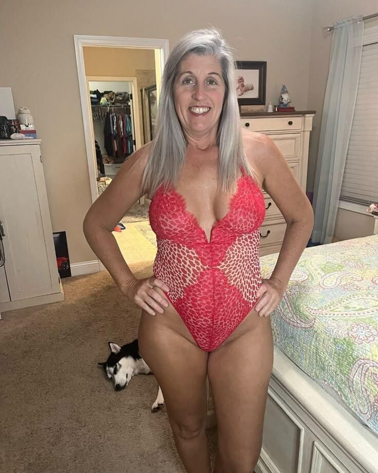 Hotwives in Suburban Babylon