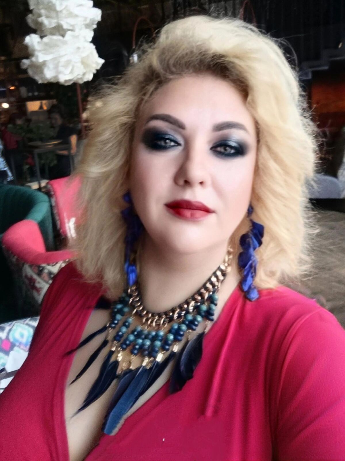 Escort girl with a curvy body