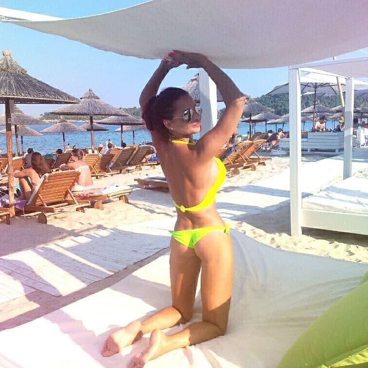 BUSTY TINA