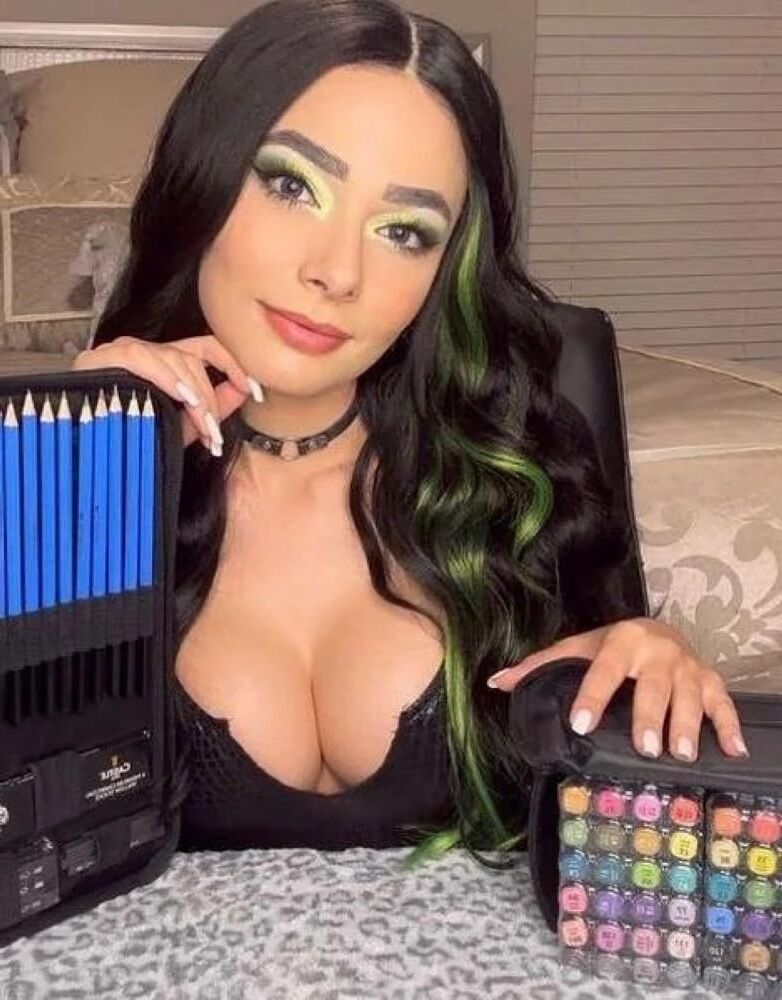 Amalzd Whisper Queen, magníficamente enormes tetas, boca sexy