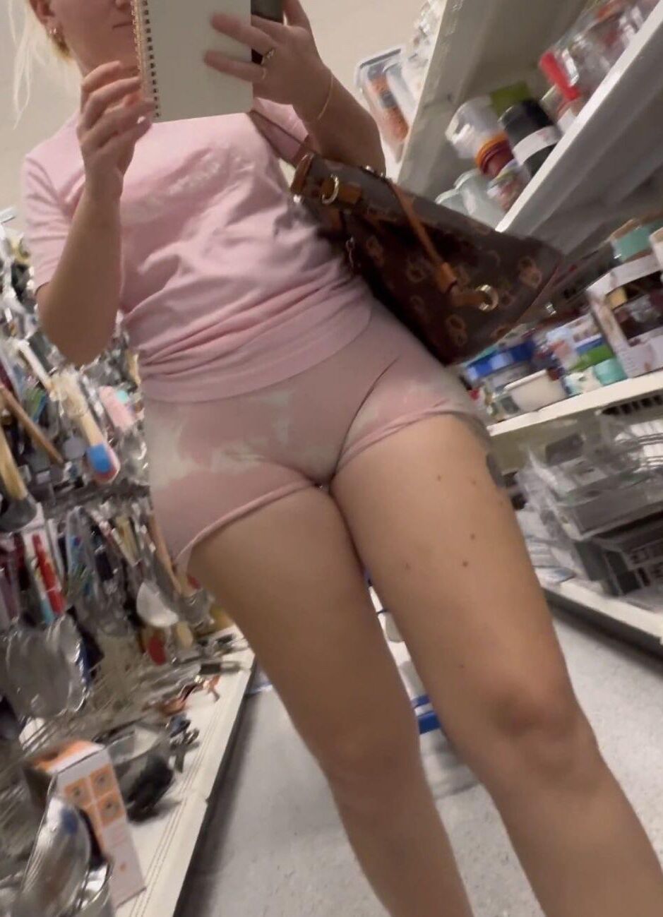 Candid Blonde in sehr engen Spandex