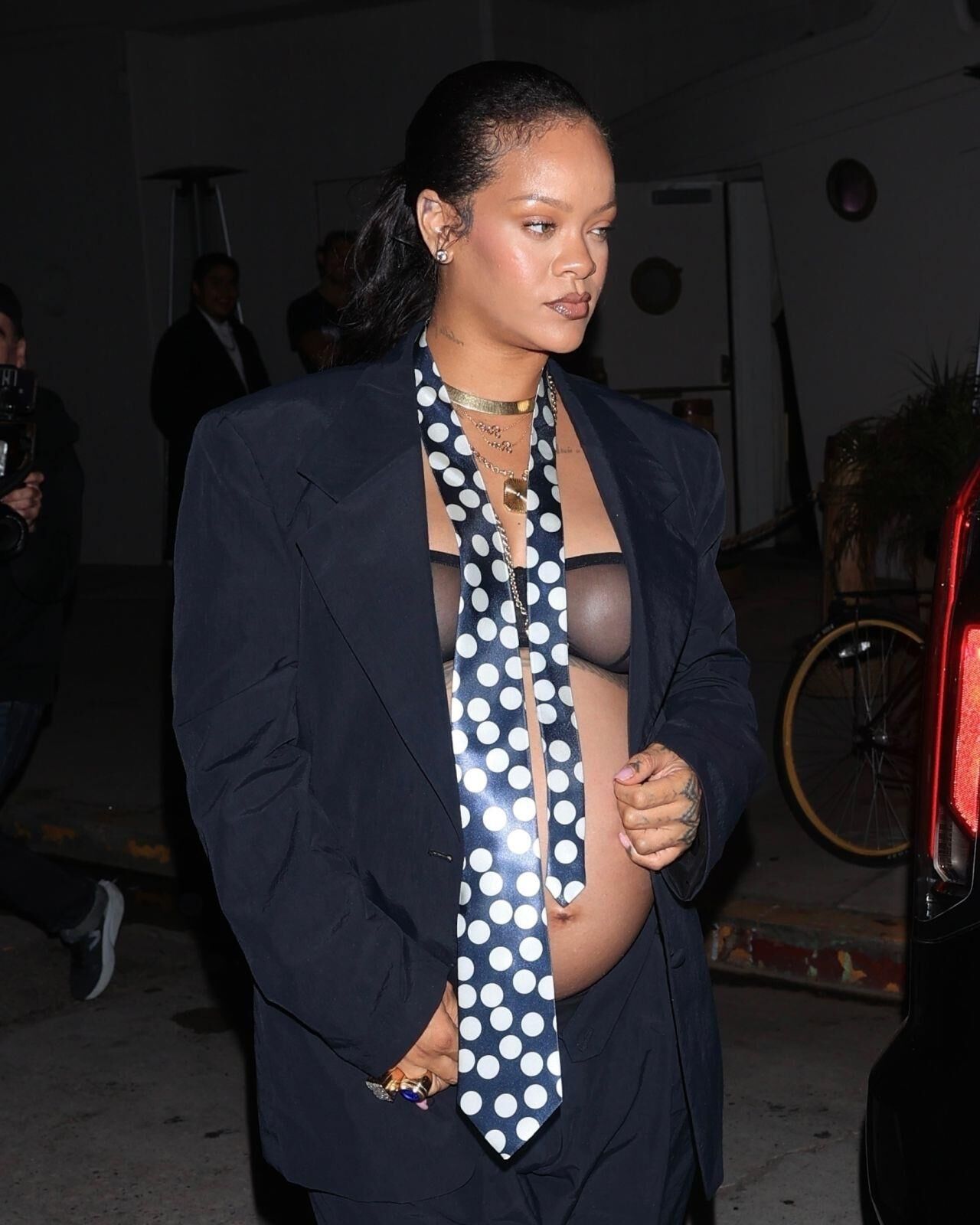 Die schwangere Rihanna hinterlässt ein spätes Abendessen im Giorgio Baldi