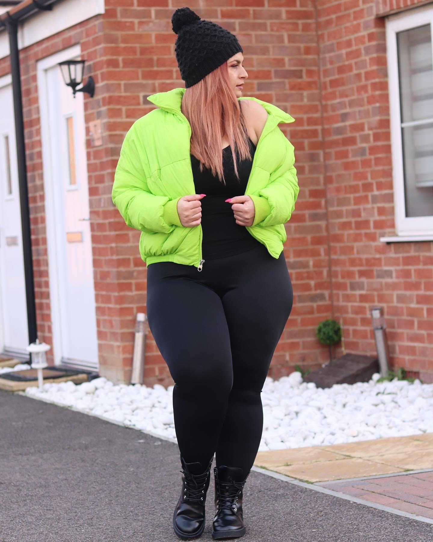 Ioana Chira sexy dicke Oberschenkel roten Kopf
