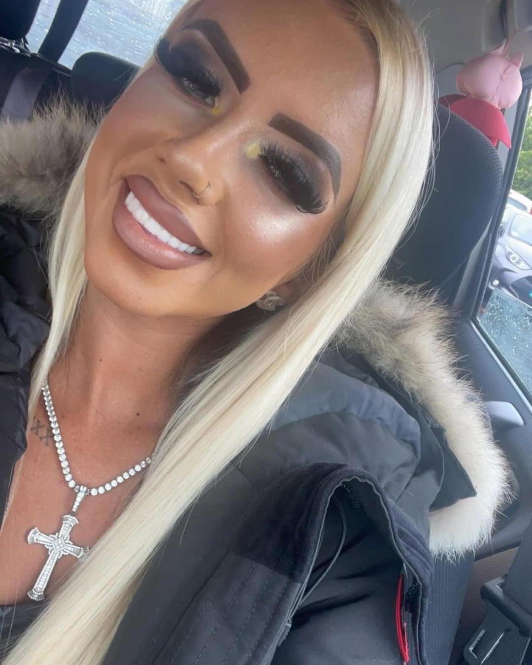 Tanned chavs and bimbo sluts to cum hard 